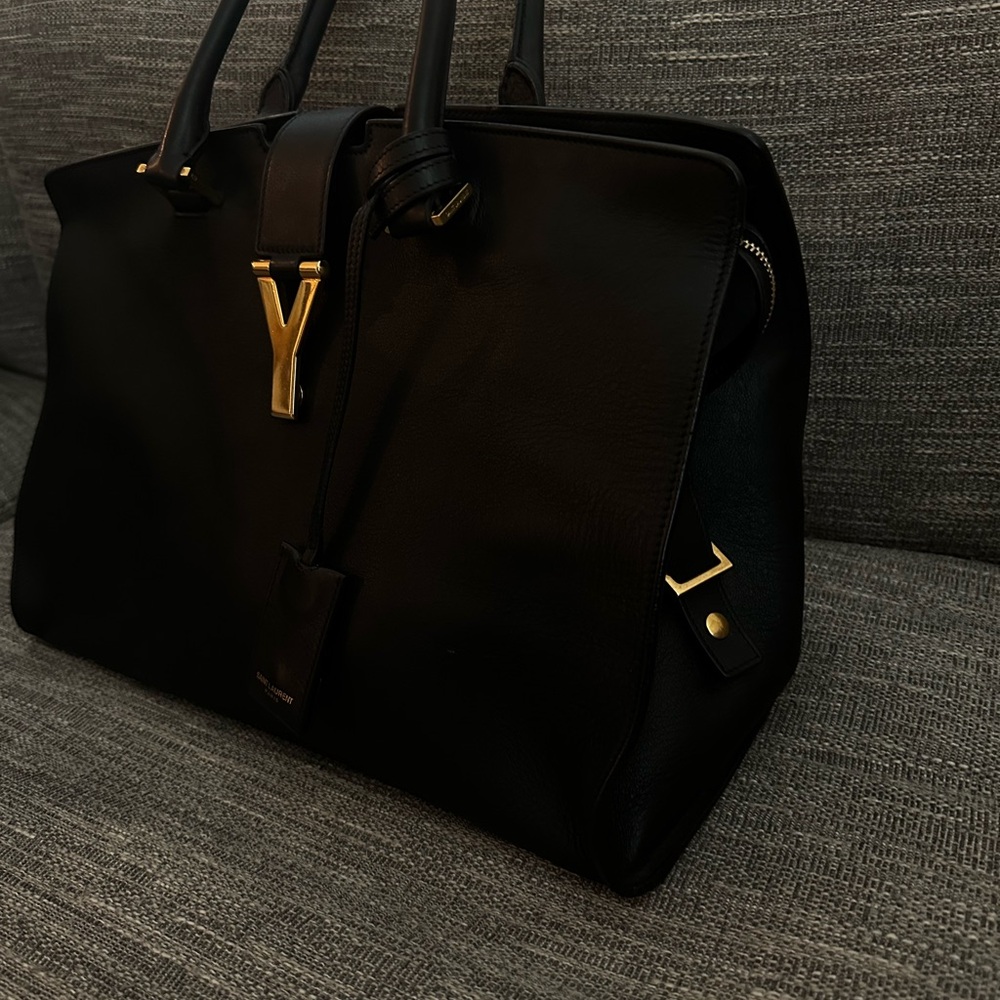 Authentic Saint Laurent Medium Classic Y Cabas Black